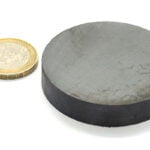 blokmagneet ø50 hoogte 10 mm. Houdkracht ~4kg.