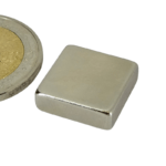 blokmagneet 15 x 15 x 5 mm. Houdkracht 5,1 kg.