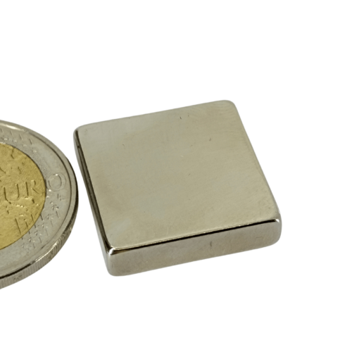 blokmagneet 20 x 20 x 5 mm. Houdkracht 7,18 kg.