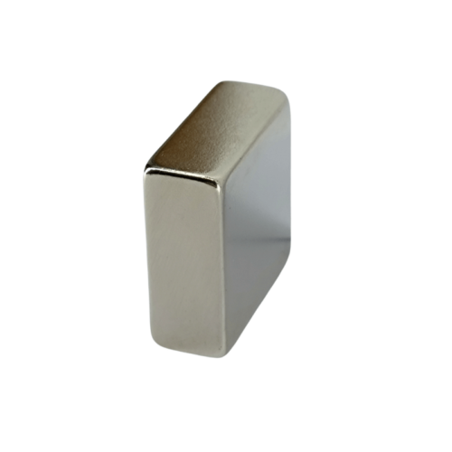 blokmagneet 25 x 25 x 10 mm. Houdkracht 17,95 kg.