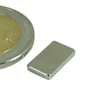 blokmagneet 12 x 7 x 2 mm. Houdkracht 1,3 kg.