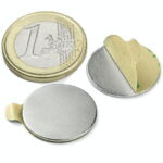 zelfklevende schijfmagneet ø20 hoogte 1 mm. Houdkracht ± 1 kg