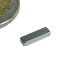 blokmagneet 10 x 3 x 2 mm. Houdkracht ~0,790 kg.