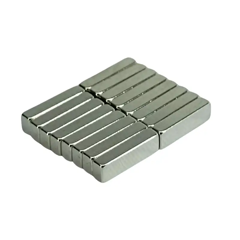 10 x 3 x 2 mm. Houdkracht ~0,790 kg. 2 blokmagneet 10 x 3 x 2 mm. Houdkracht ~0,790 kg.