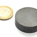 magneet ø32 hoogte 10mm. Houdkracht ±2,3 kg.