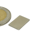 blokmagneet 15 x 10 x 1 mm. Houdkracht 0,7 kg.