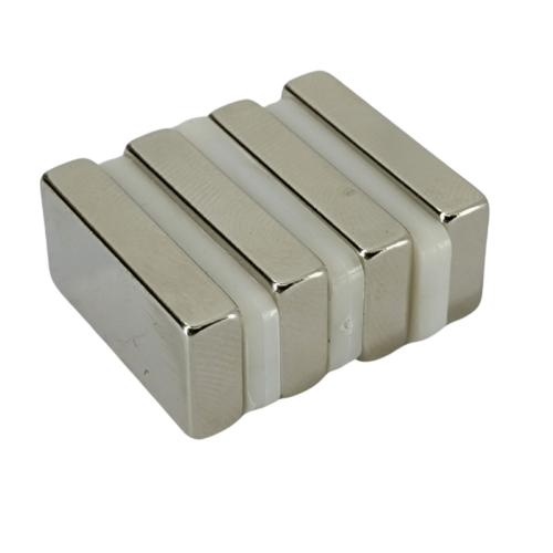 blokmagneet 24 x 12 x 5 mm. Houdkracht 7,5 kg.