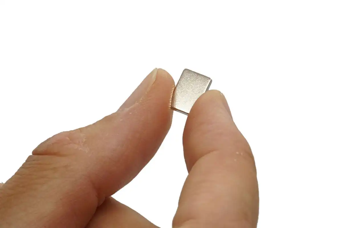 10 x 7 x 2 mm. Houdkracht 1,2 kg. 1 blokmagneet 10 x 7 x 2 mm. Houdkracht 1,2 kg.