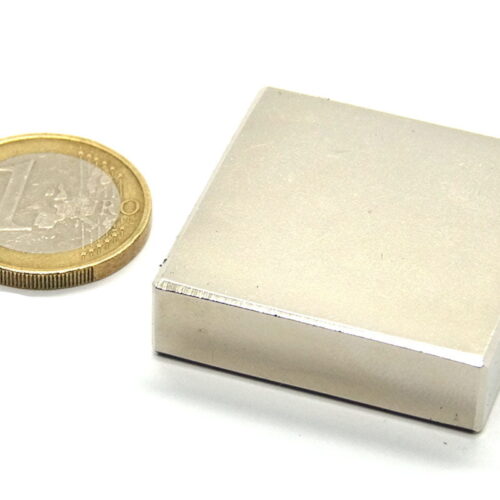 blok magneet 35 x 35 x 10 mm. Houdkracht 25 kg.