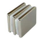 blokmagneet 25 x 20 x 3 mm. Houdkracht 4 kg.