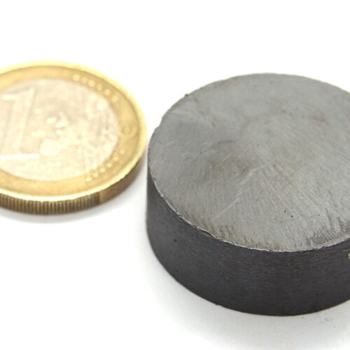 ø28 hoogte 10 mm. Houdkracht 1,7 kg.