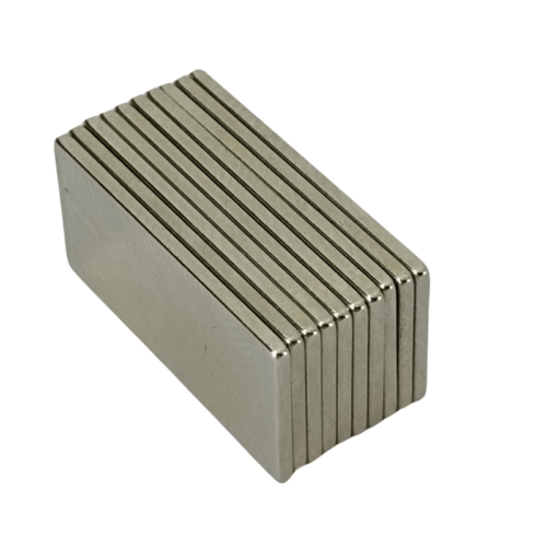 blokmagneet 20 x 10 x 1 mm. Houdkracht ±0,8 kg.