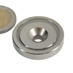 Potmagneet met verzonken gat | 32mm/8mm Houdkracht 32 kg.