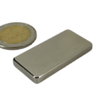 blokmagneet 40 x 20 x 5 mm. Houdkracht 14 kg.